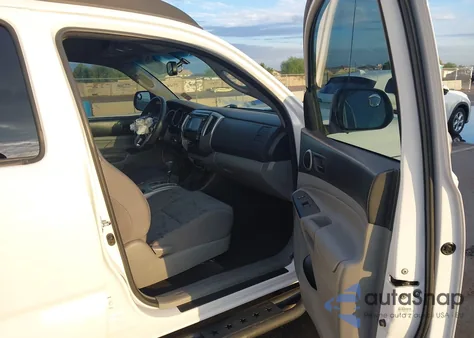 2014 Toyota Tacoma Base V6 z USA, uszkodzony, nr VIN 3TMLU4EN4EM160190